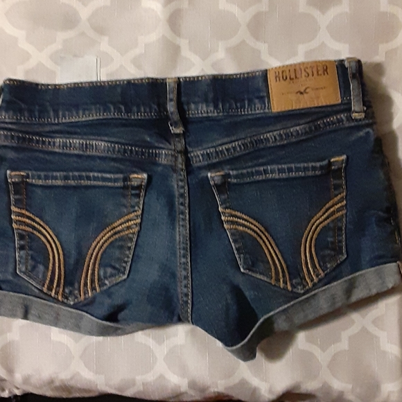 Hollister - Picture 2 of 2